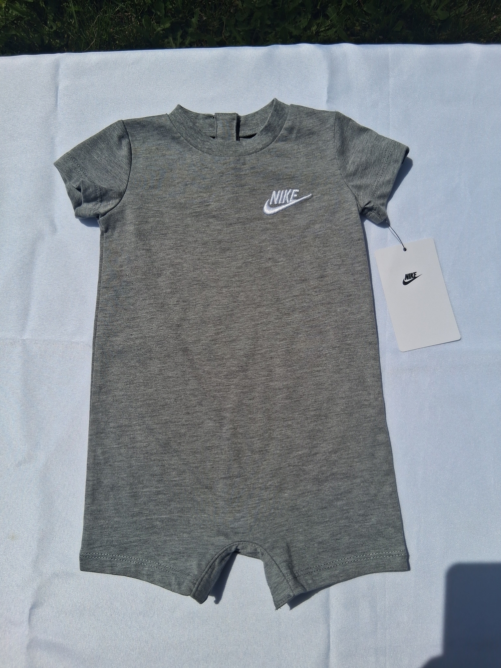 Nike Gray Infant Short-Sleeve Bodysuit Size 6M